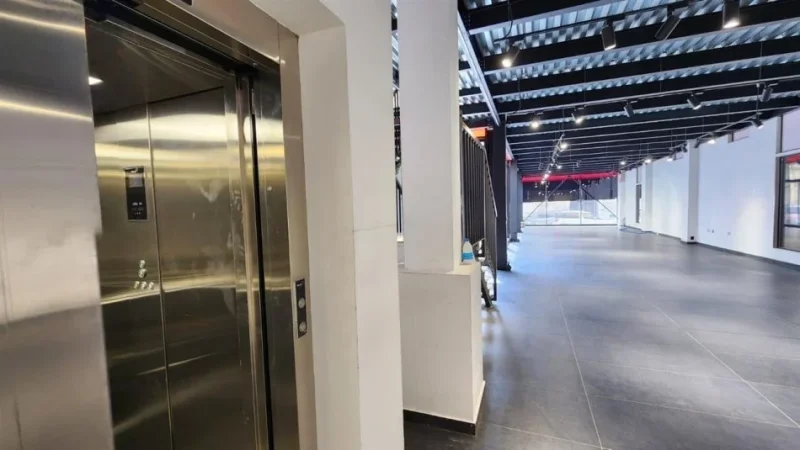 Tirane, jepet me qera ambjent biznesi Kati 0, 352 m² 5.000 € (21 Dhjetori)