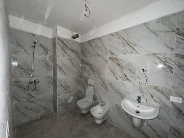 Tirane, jepet me qera apartament 1+1 Kati 2, 88 m² 530 € (Rruga Qemal Stafa)