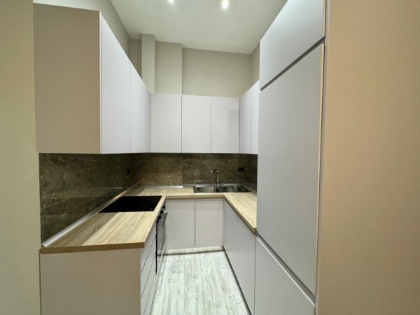 Tirane, jepet me qera apartament 2+1 Kati 1, 90 m² 550 € (LIQENI I THATE)