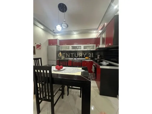 Tirane, shitet apartament 2+1+Ballkon Kati 2, 114 m² 170.000 € (xhamlliku)