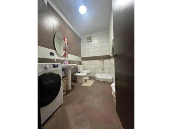 Tirane, shitet apartament 2+1+Ballkon Kati 2, 114 m² 170.000 € (xhamlliku)