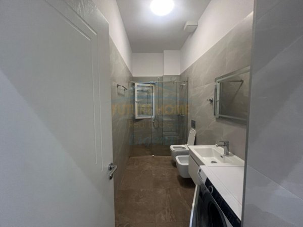 Tirane, jepet me qera apartament 2+1+Ballkon Kati 1, 120 m² 850 € (Liqeni i Thate)