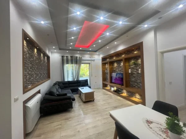 Tirane, jepet me qera apartament 2+1+Ballkon Kati 1, 120 m² 850 € (Liqeni i Thate)