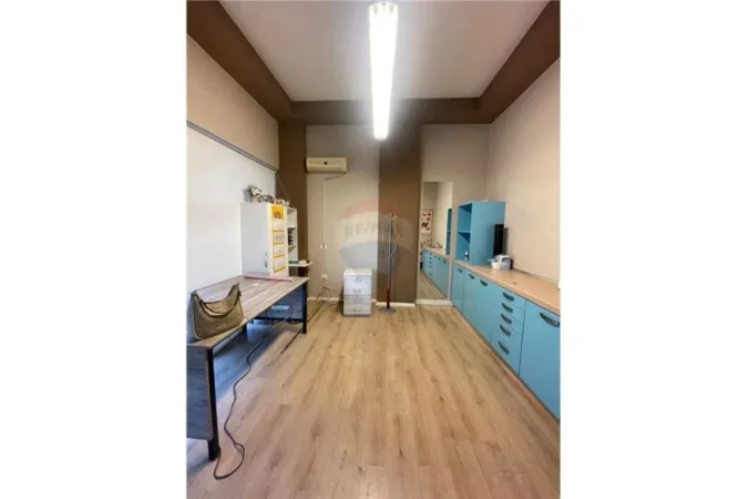 Tirane, jepet me qera lokal Kati 0, 25 m² 320 € 