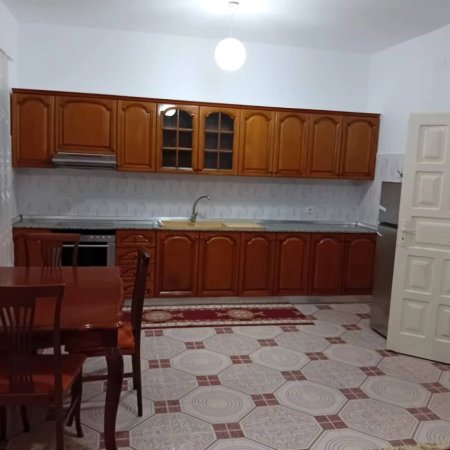 Tirane, jepet me qera shtepi 1+1+Ballkon Kati 1, 1 m² 331 € (Lucie Miloti)