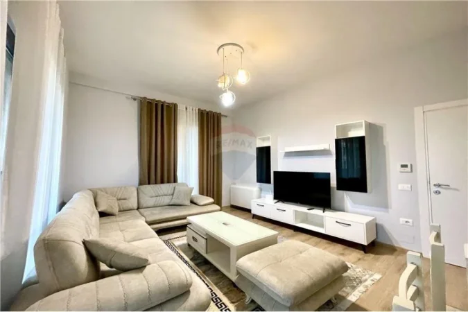 Tirane, jepet me qera apartament 2+1 Kati 5, 120 m² 800 € (Rruga e kavajes)