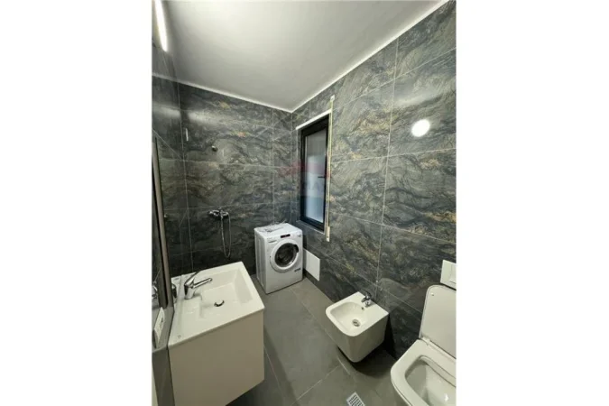 Tirane, jepet me qera apartament 1+1+Ballkon Kati 2, 70 m² 600 € (Don Bosko)