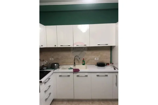 Tirane, jepet me qera apartament Kati 3, 60 m² 450 € 