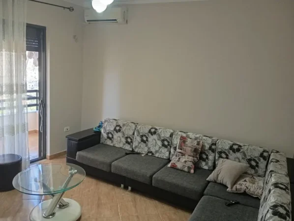 Tirane, jepet me qera apartament 2+1+Ballkon Kati 7, 85 m² 450 € (Astir)