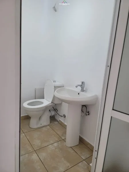 Tirane, jepet me qera dyqan Kati 0, 25 m² 350 € (ali demi)