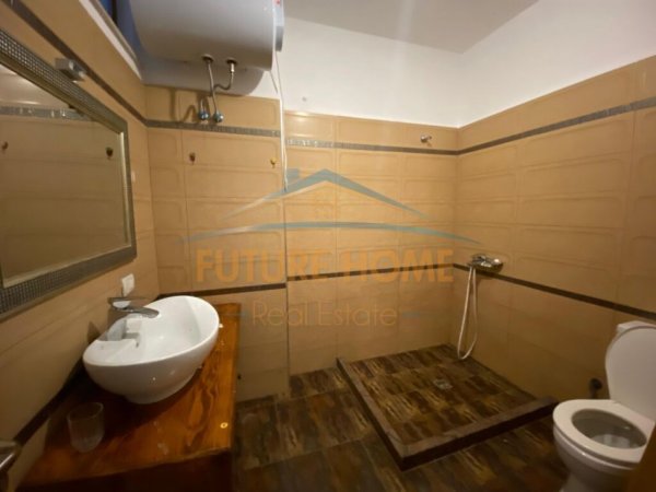 Tirane, jepet me qera apartament 2+1+Ballkon Kati 3, 117 m² 450 € (Yzberisht)