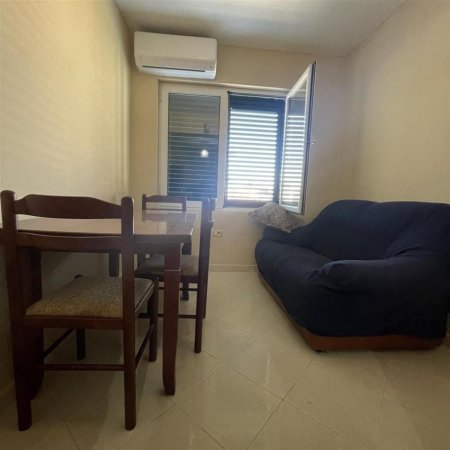 Tirane, jepet me qera shtepi 1+1+Ballkon Kati 1, 70 m² 350 € (Vangjel Koca)