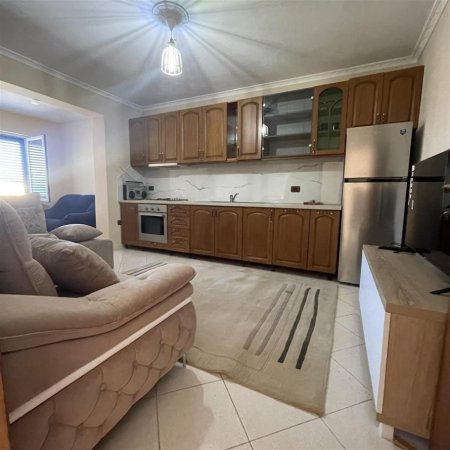 Tirane, jepet me qera shtepi 1+1+Ballkon Kati 1, 70 m² 350 € (Vangjel Koca)