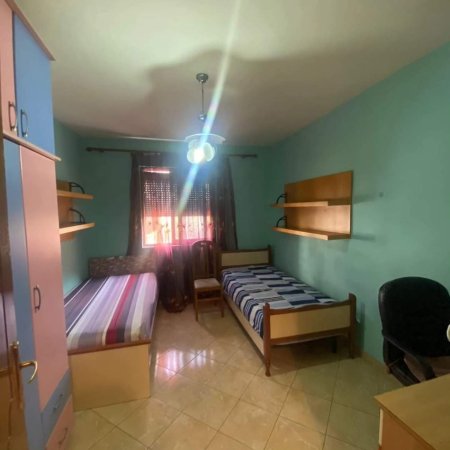 Tirane, jepet me qera apartament 2+1 Kati 4, 67 m² 450 € (Materniteti i ri)