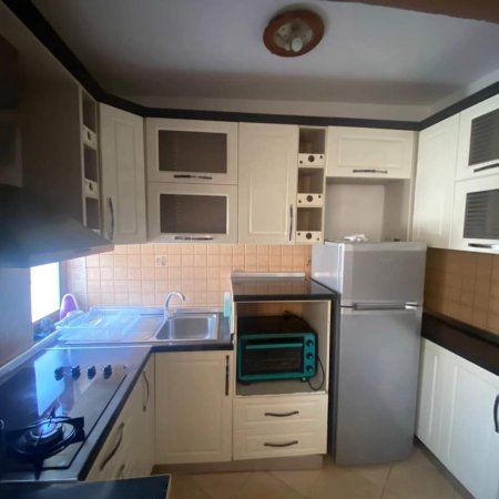 Tirane, jepet me qera apartament 2+1 Kati 4, 67 m² 450 € (Materniteti i ri)