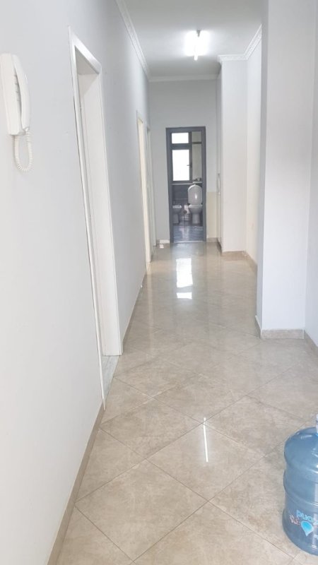 Tirane, jepet me qera ambjent biznesi Kati 2, 650 € (Kongresi Manastirit)