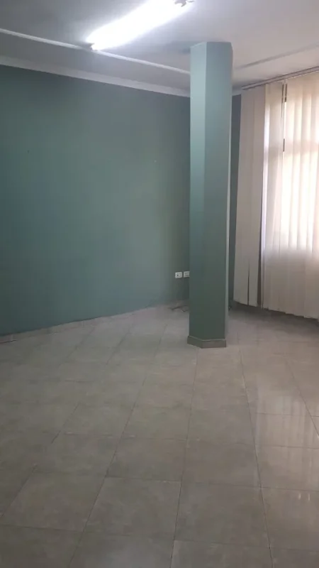 Tirane, jepet me qera ambjent biznesi Kati 2, 650 € (Kongresi Manastirit)