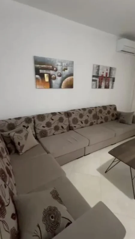 Tirane, jepet me qera apartament 1+1+Ballkon Kati 3, 61 m² 350 € (Rruga dajtit)
