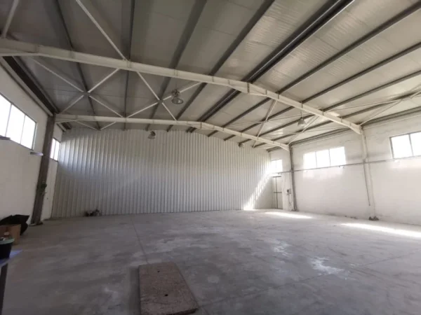 Tirane, jepet me qera magazine Kati 0, 900 m² 1.000.000 € (Vaqarr)