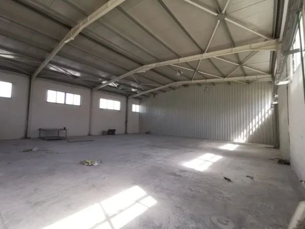 Tirane, jepet me qera magazine Kati 0, 900 m² 1.000.000 € (Vaqarr)