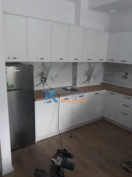 Tirane, jap me qera apartament 1+1+Ballkon Kati 3, 60 m² 350 € (Ali Dem)