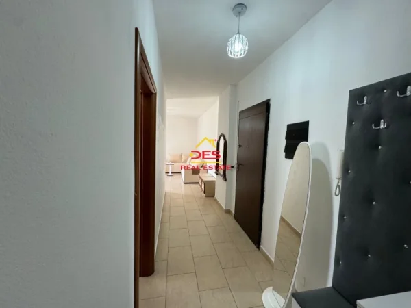 Vlore, jepet me qera apartament 2+1 Kati 9, 110 m² 400 € (Rruga Pelivan Leskaj)