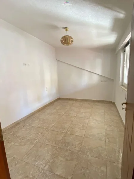 Tirane, jepet me qera apartament 3+1 Kati 7, 360 m² 1.200 € (rruga hamdi sina)