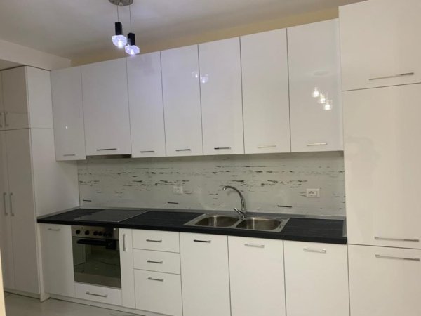 Tirane, jepet me qera apartament 1+1 Kati 3, 65 m² 500 € (Kongresi i Lushnjes)
