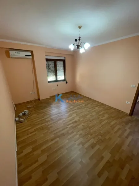 Tirane, jap me qera zyre Kati 4, 90 m² 470 € (Bulevardi Zogu I)