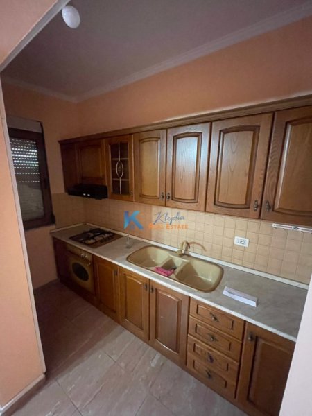 Tirane, jap me qera zyre Kati 4, 90 m² 470 € (Bulevardi Zogu I)