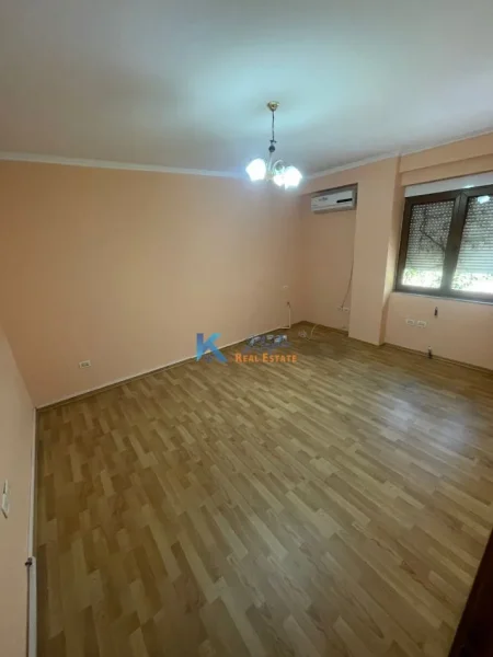 Tirane, jap me qera zyre Kati 4, 90 m² 470 € (Bulevardi Zogu I)