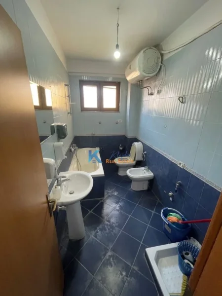 Tirane, jap me qera zyre Kati 4, 90 m² 470 € (Bulevardi Zogu I)