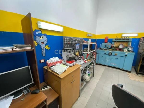 Tirane, shitet ambjent biznesi Kati 0, 73 m² 258.000 € (Komunes se Parisit)