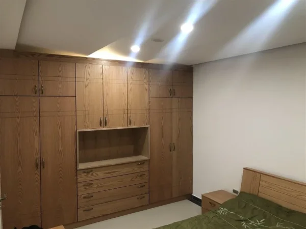 Tirane, jepet me qera apartament 2+1+Ballkon Kati 2, 75 m² 500 € (ALI DEMI)