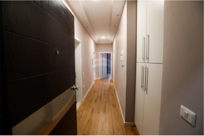 Tirane, jepet me qera apartament Kati 7, 120 m² 1.200 € 