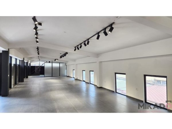 Tirane, jepet me qera magazine Kati 0, 350 m² 5.000 € (Rruga kavajes)
