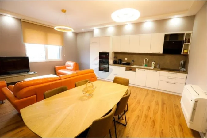 Tirane, jepet me qera apartament 2+1 Kati 7, 120 m² 1.200 € (Rruga Myrtezim Kellici - Qender)