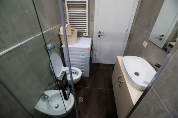 Tirane, jepet me qera apartament 2+1 Kati 7, 120 m² 1.200 € (Rruga Myrtezim Kellici - Qender)