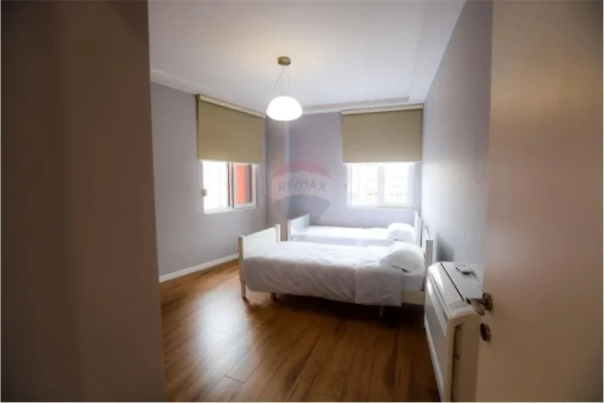 Tirane, jepet me qera apartament 2+1 Kati 4, 118 m² 1.000 € (Rruga Myrtezim Kellici - Qender)