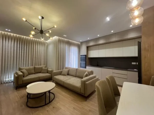 Tirane, jepet me qera apartament 2+1 Kati 1, 107 m² 1.000 € (Rose Garden)