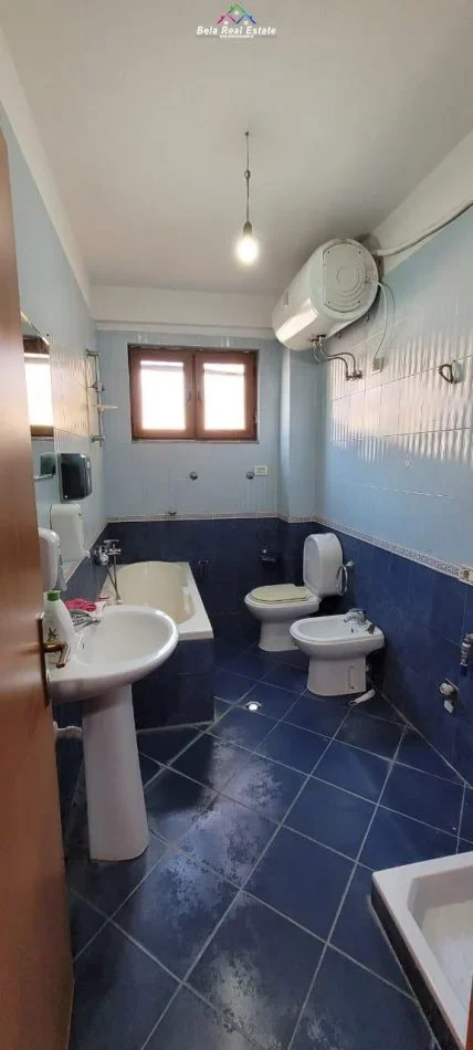 Tirane, jepet me qera zyre Kati 4, 90 m² 470 € (qender)