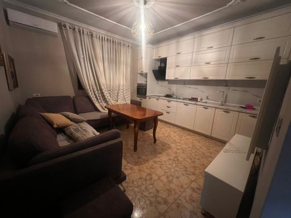 Tirane, jepet me qera Vile 2+1 Kati 1, 180 m² 450 € (Allias)