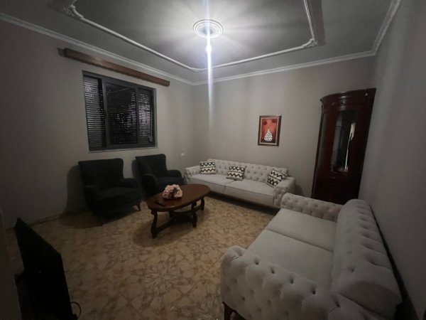 Tirane, jepet me qera Vile 2+1 Kati 1, 180 m² 450 € (Allias)
