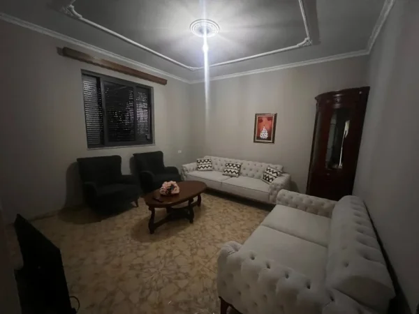 Tirane, jepet me qera Vile 2+1 Kati 1, 180 m² 450 € (Allias)