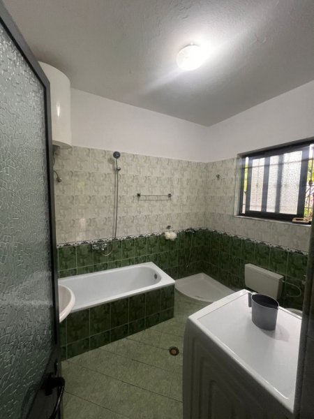 Tirane, jepet me qera Vile 2+1 Kati 1, 180 m² 450 € (Allias)