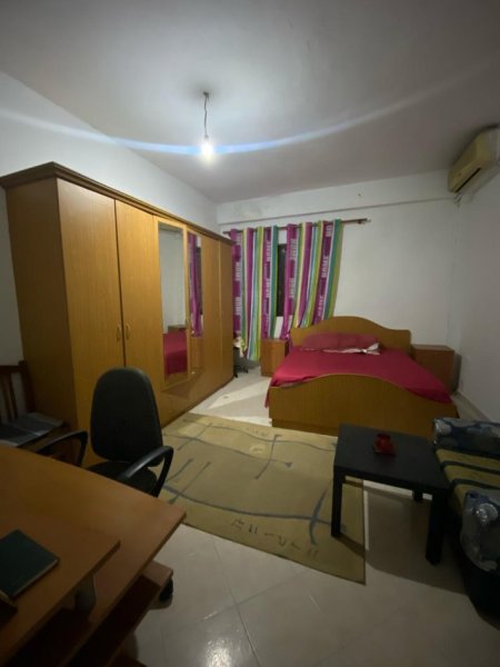 Tirane, jepet me qera apartament 1+1+Ballkon Kati 2, 80 m² 300 € (don bosko)