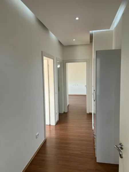 Tirane, jepet me qera zyre Kati 6, 132 m² 1.200 € (Zogu i Zi)