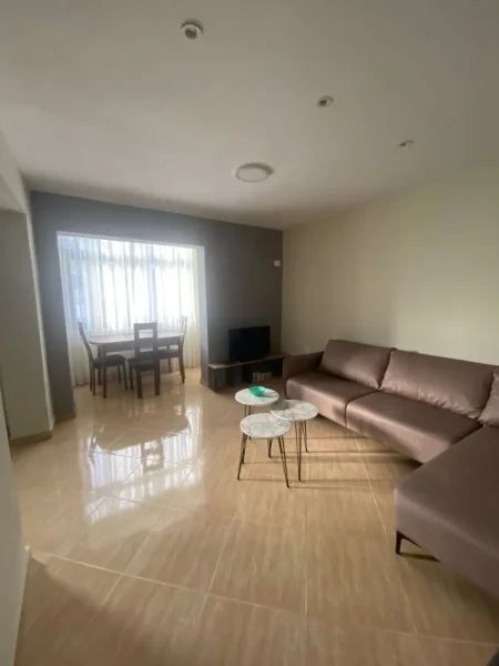Tirane, jepet me qera apartament 1+1 Kati 4, 65 m² 400 € (Bulevardi Zhan Dark)