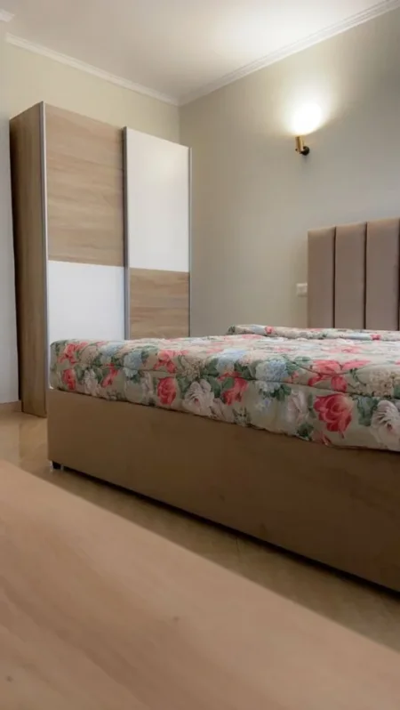 Tirane, jepet me qera apartament 1+1 Kati 4, 65 m² 400 € (Bulevardi Zhan Dark)