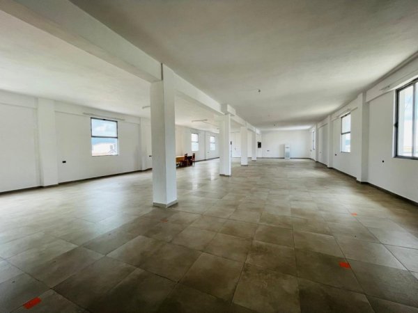 Tirane, jepet me qera ambjent biznesi Kati 1, 430 m² 1.300 € (Sauk)